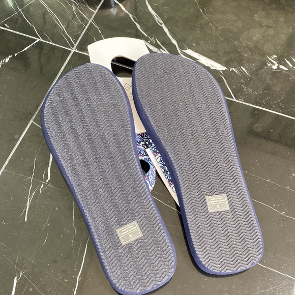 Vera Bradley flip-flops - Picture 2 of 3